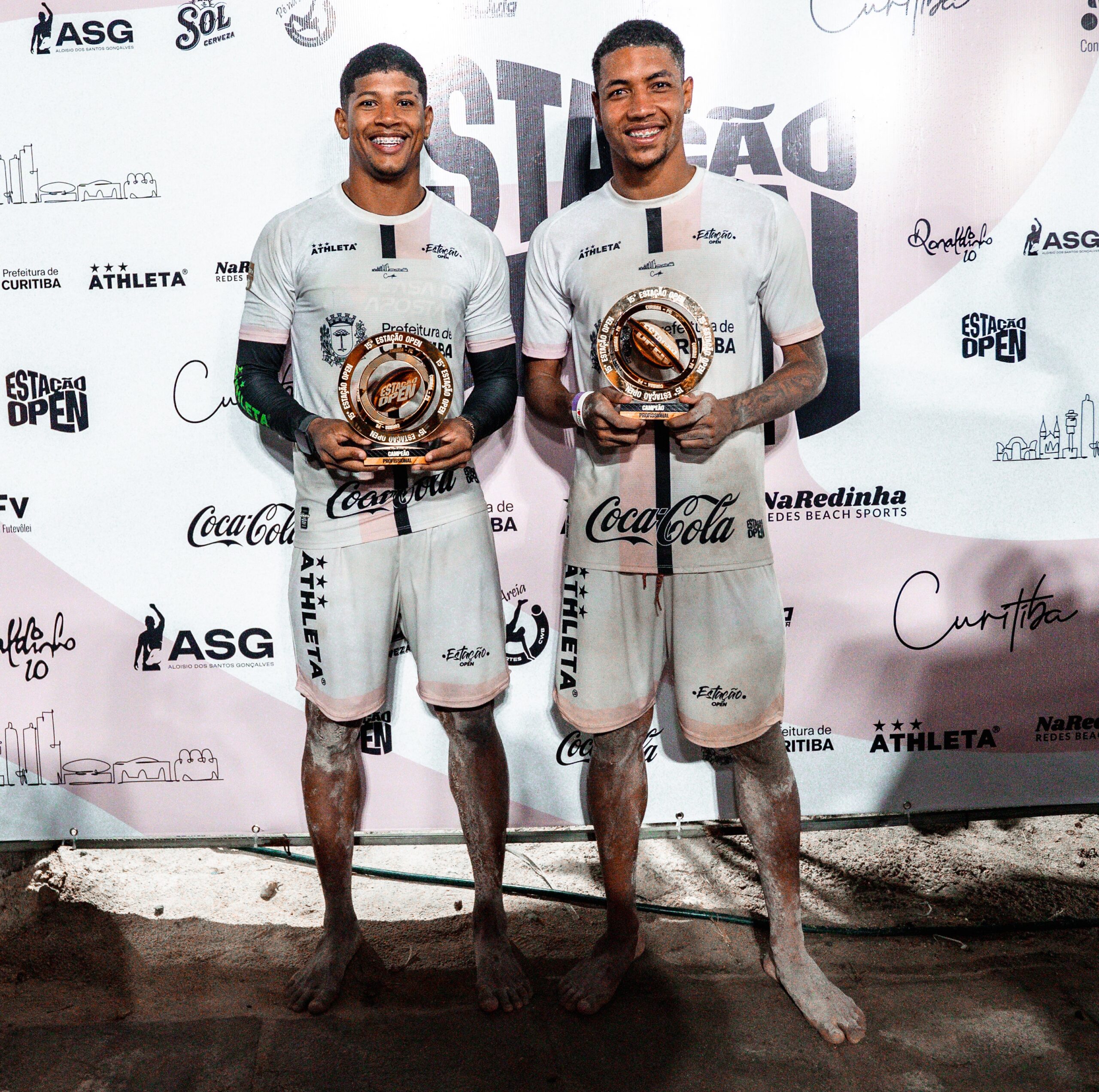 Eles têm o molho! Índio e Felipe são bicampeões do Estação Open Curitiba e consagram a Bahia no topo do futevôlei nacional